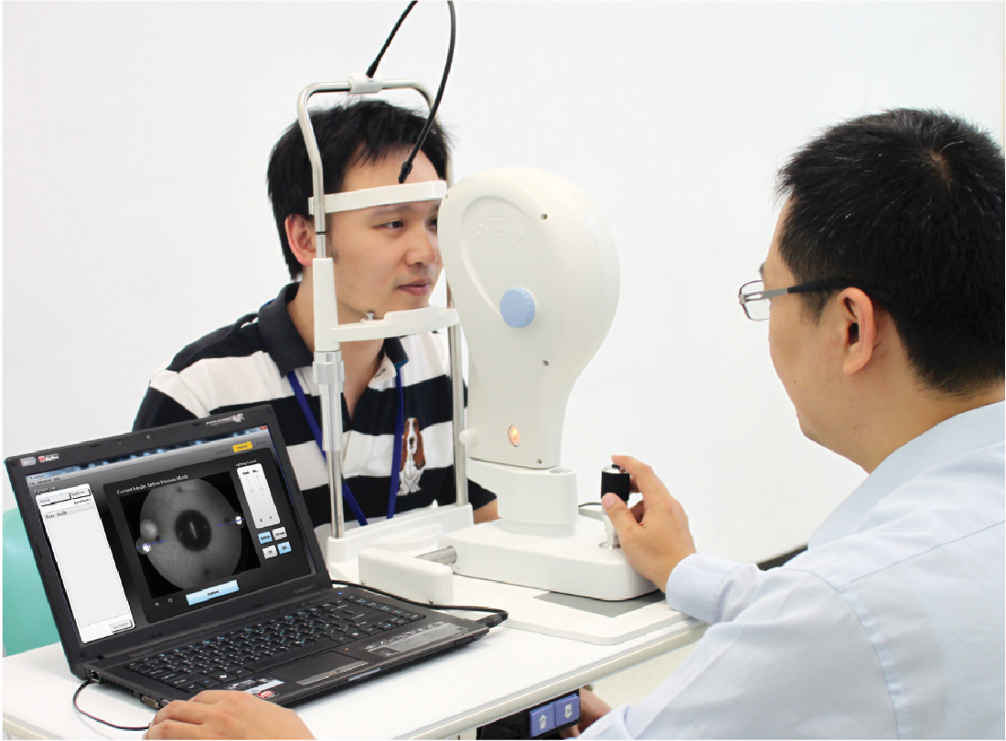 Crystalvue FundusVue ofrece comodidad a los pacientes mientras toman imágenes de retina.